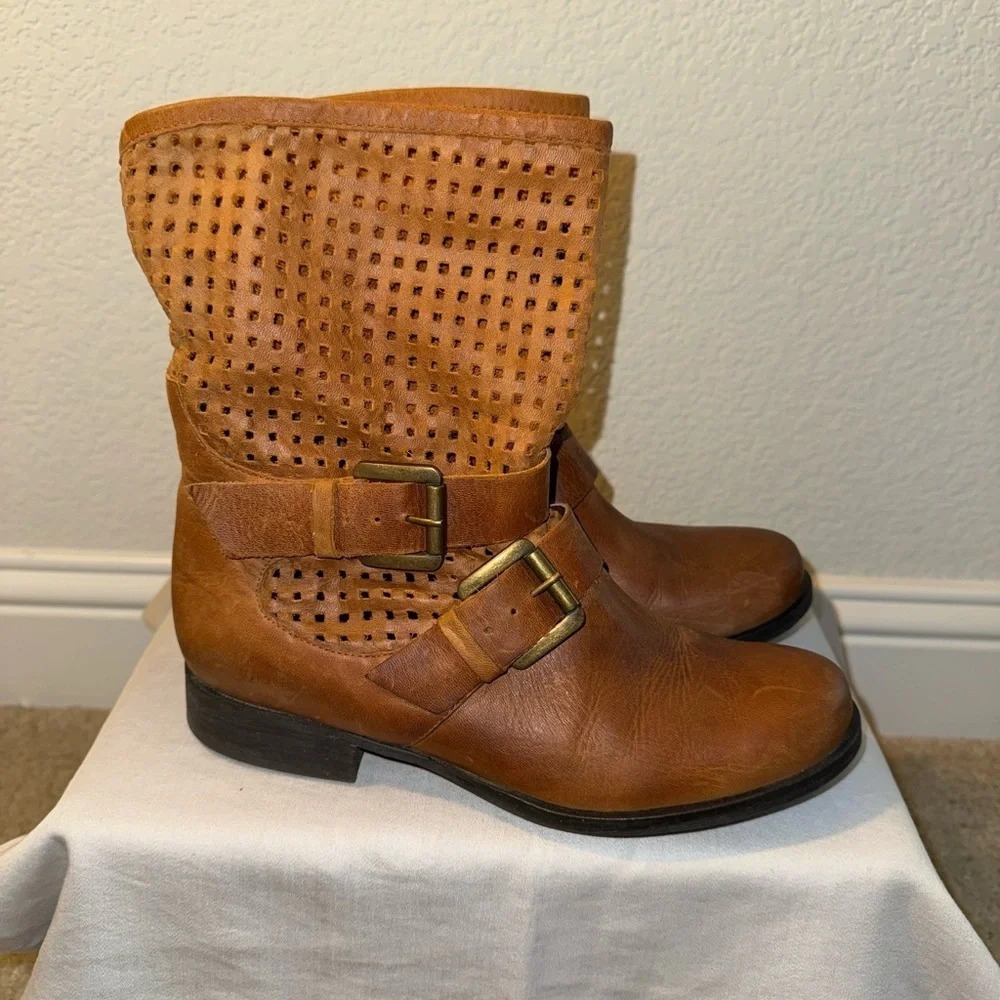Steve Madden Perforated Hole Booties Buckle Size 7.5 Cognac Ankle Shoe